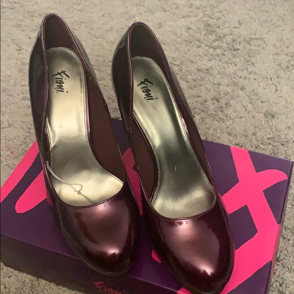 Purple pumps